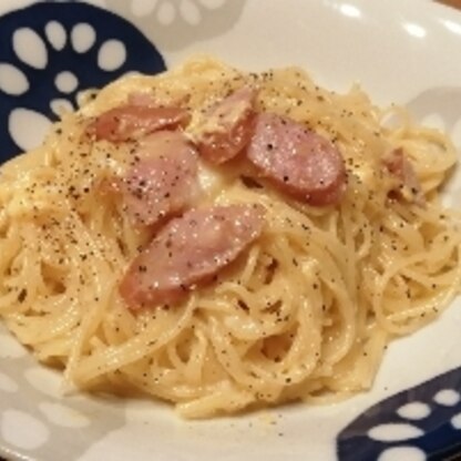 パスタにレモン果汁を使うのは初めてです。スッキリして夏に食べたくなる味でした。ウインナーを入れてみましたが、トマトのほうが合いそうですね。